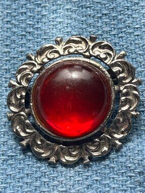 Vintage 1950's Red Glass & Gold-Tone Victorian-Style Brooch 1"